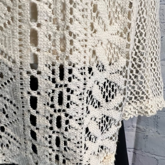 American Eagle Cream Crochet Button Back Top - Picture 2 of 4